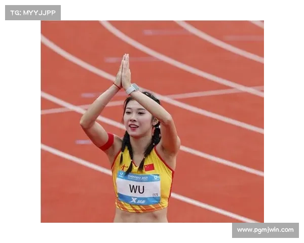 吴艳妮:赛场狂飙破纪录,场外甜飒展豹系魅力 吴艳妮:赛场狂飙破纪录,场外甜飒展豹系魅力